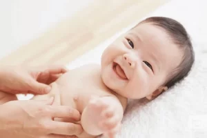 Hướng dẫn chăm sóc trẻ sơ sinh vào mùa hè đúng cách và an toàn