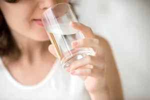 Lượng nước mẹ cần bổ sung sau sinh