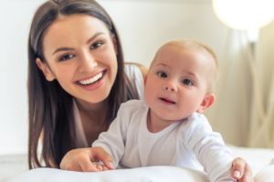 Dịch vụ khám trực tuyến tại Momcares dành cho ai?