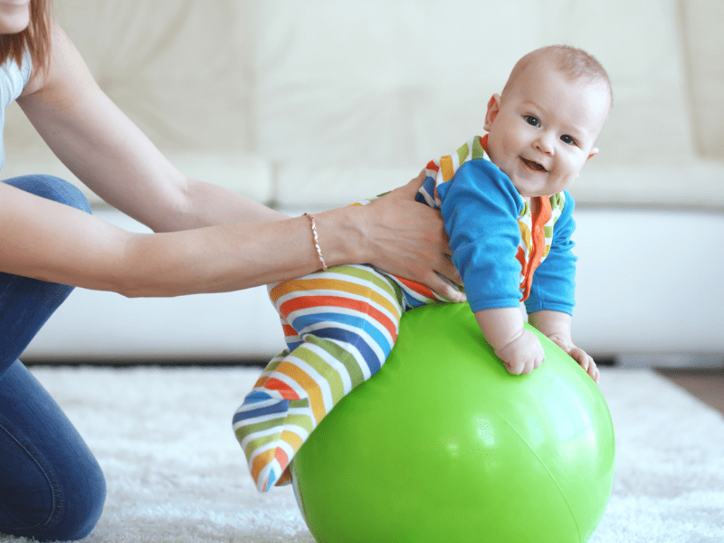 Hoạt động thể chất sẽ giúp trẻ tăng chiều cao