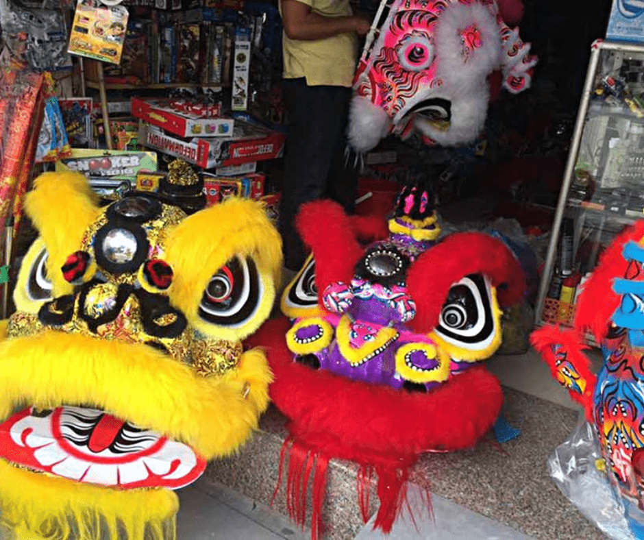 đầu lân là đồ chơi quen thuộc của trẻ em Việt Nam