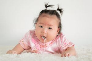 Tìm hiểu nguyên nhân và cách giải quyết tình trạng nôn trớ ở trẻ